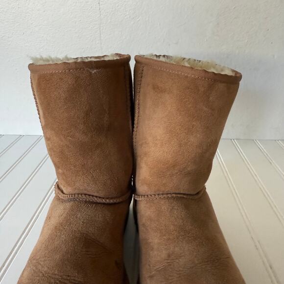 UGG Australia size 8 Camel Tone Suede Classic short Boots size 8 - Picture 4 of 16